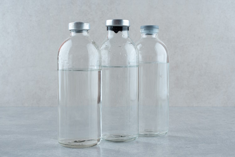 Glass Water Bottles vs. Stainless Steel: Which Reigns Supreme in the Battle of Reusables?